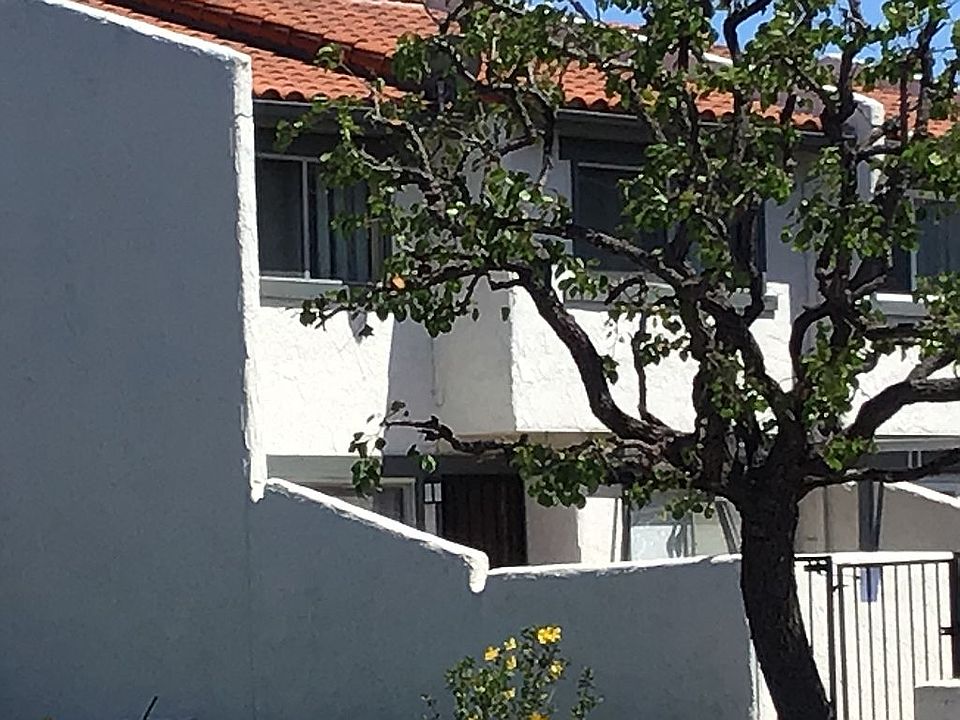 1st image of 814 W 232nd St