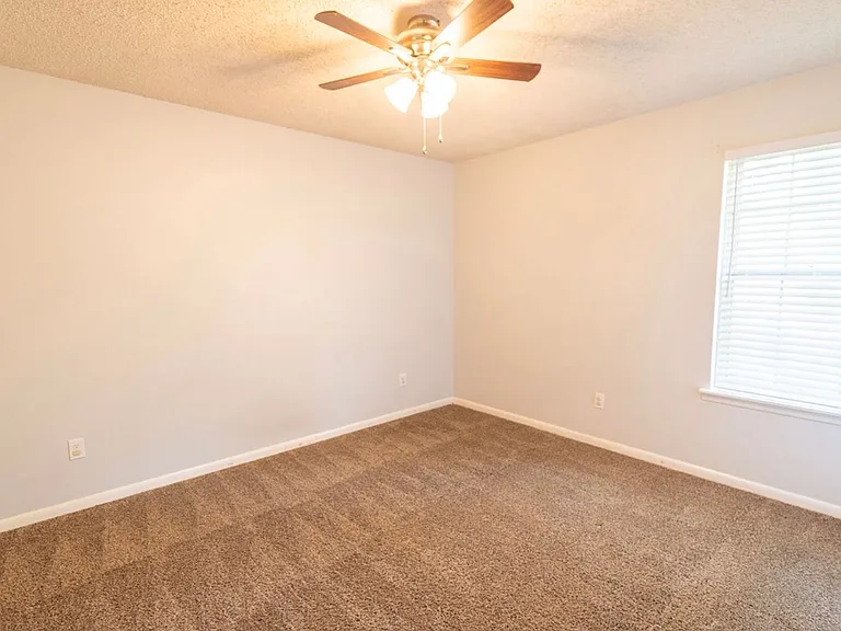 1016 Grayland Dr — Photo 10