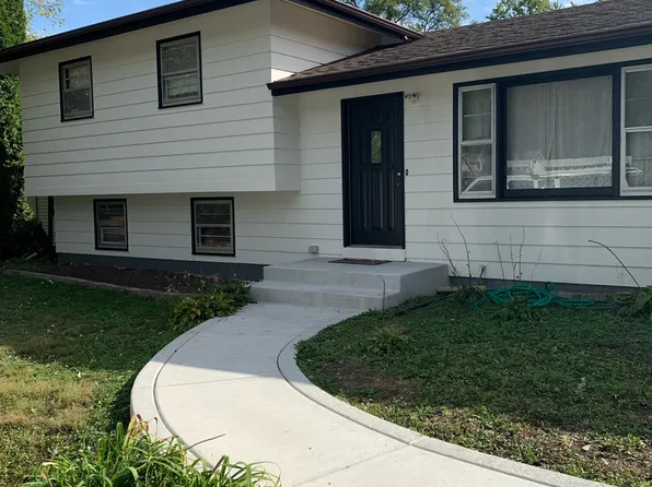 28W313 Batavia Rd, Warrenville, IL 60555