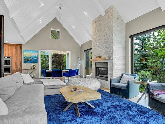 4th image of 2093 Tamarack Ave