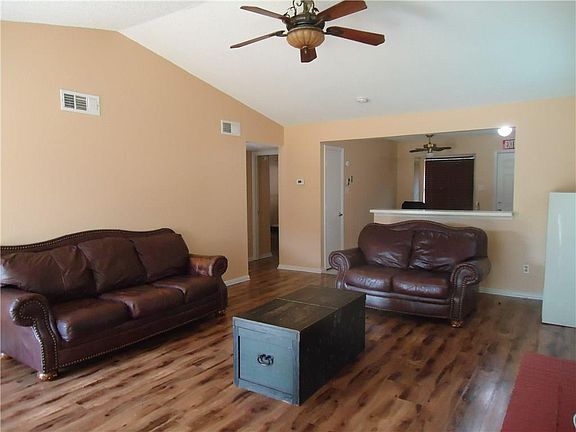 5th image of 3826 Duck Creek Dr