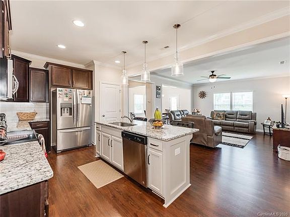 4th image of 420 Tayberry Ln