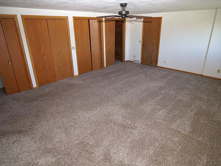 1518 Mendota St — Photo 10