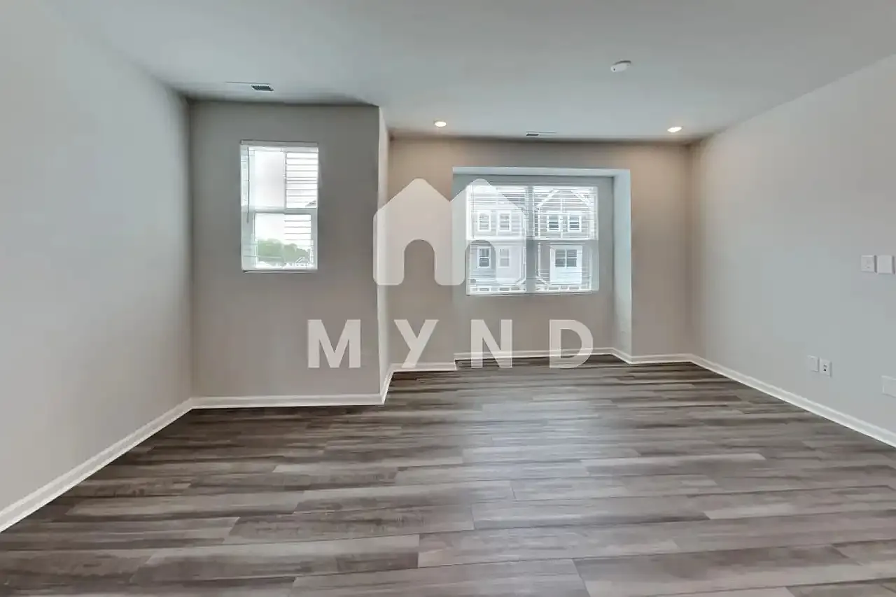3 bed, 1733 sqft, $2,249 — Photo 4
