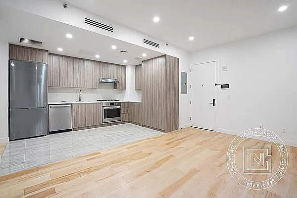249 E 50th St photo 1
