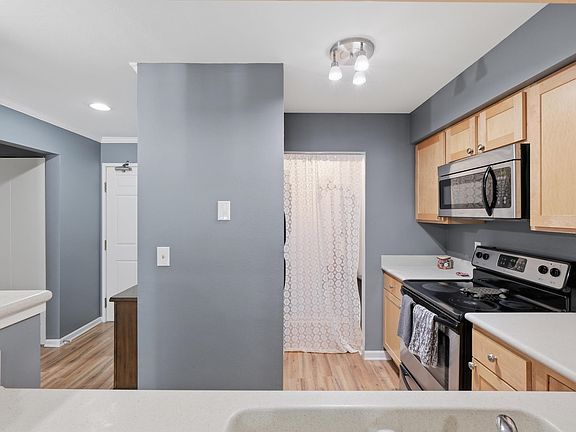 4th image of 806 Kottke Dr Unit 2