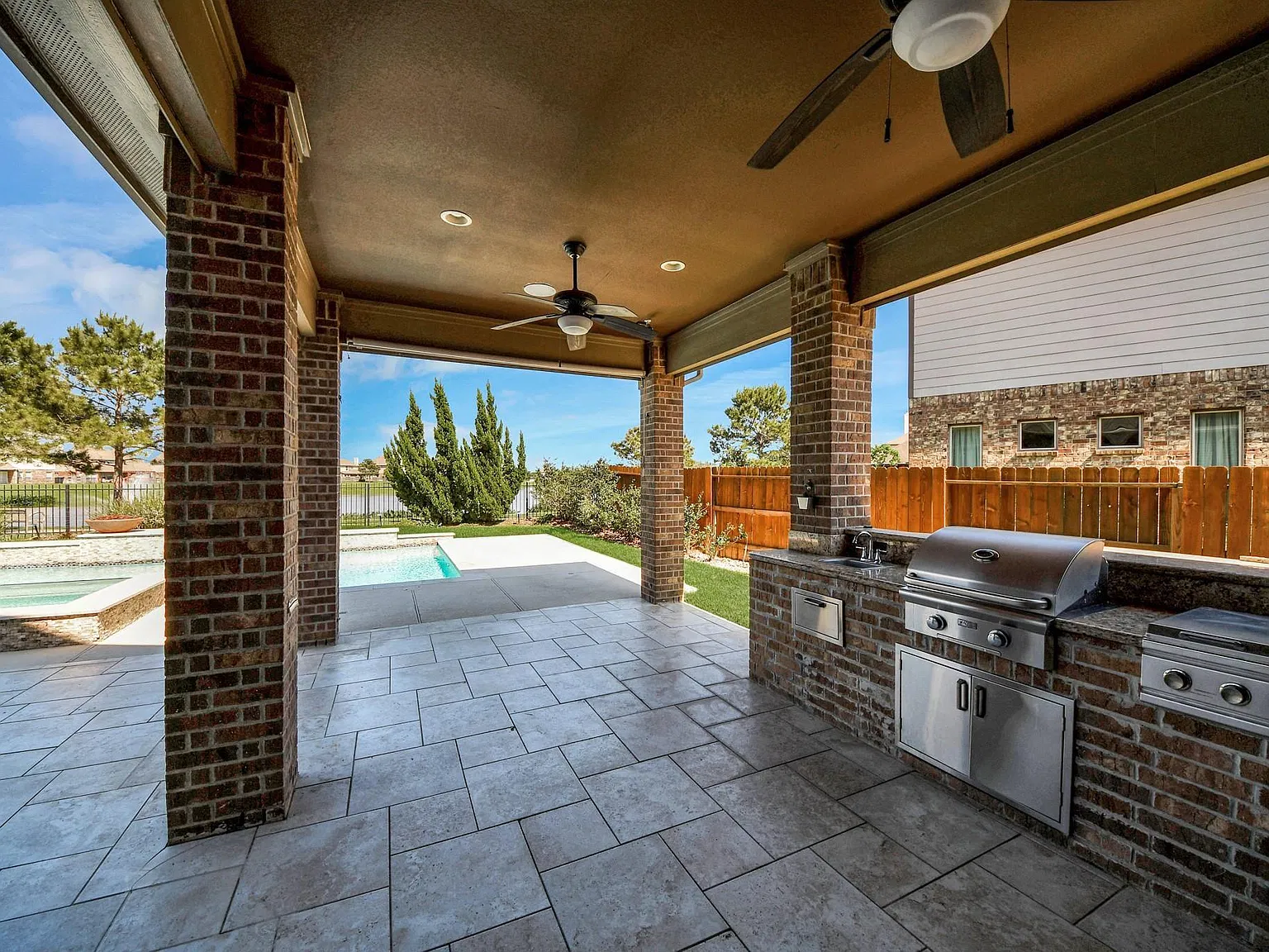 5 bed, 4.0 bath, 4636 sqft, $6,500 — Photo 3