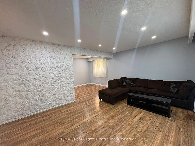98 Marksam Rd — Photo 3