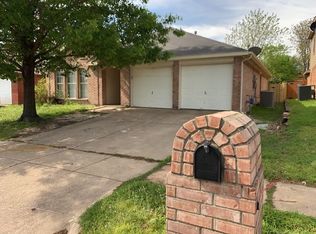 805 Stafford Station Dr, Saginaw, TX 76131