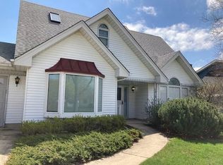 121 Glenridge Ln, Schaumburg, IL 60193