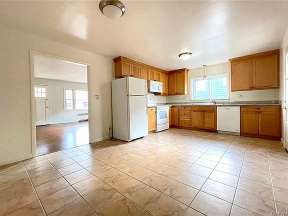 4th image of 817 Hall St #1