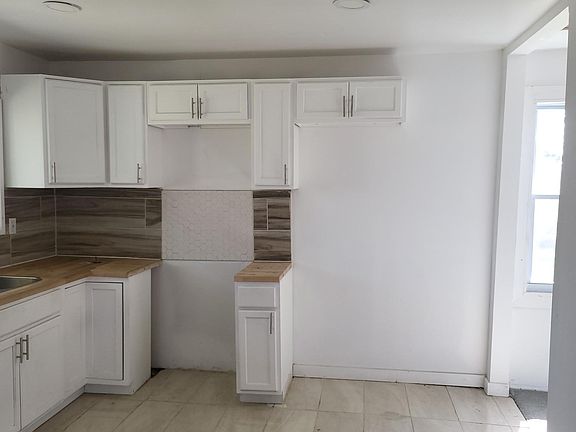 3rd image of 18603 Mackay St