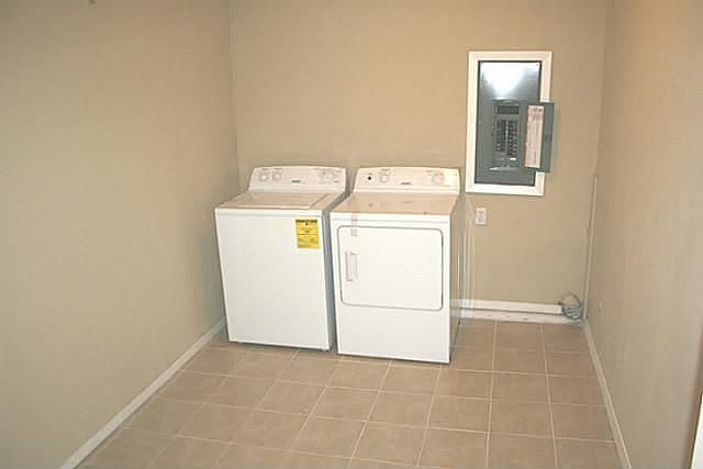 1st image of 947 Briarwood Dr