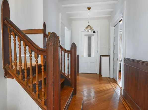 792 East 21st Street image 3 of 25
