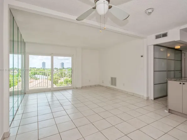 3545 NE 167th St APT 501, North Miami Beach, FL 33160