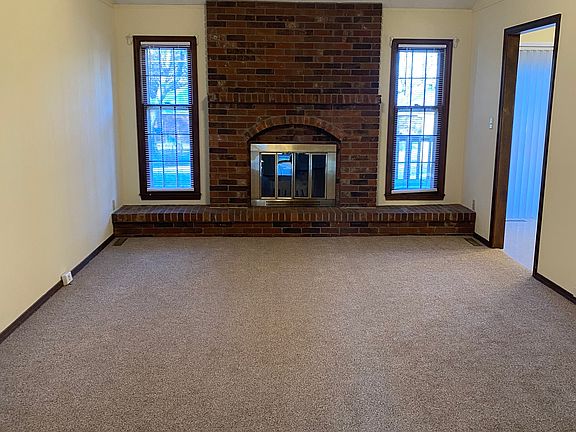 4th image of 3253 S Elmira Ave