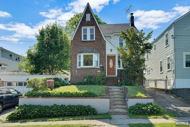 1st image of 126 Bathurst Ave