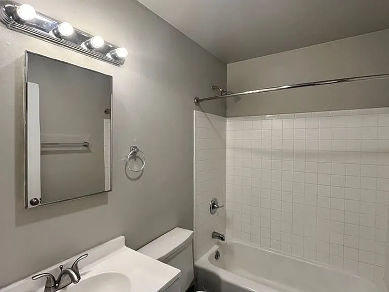 The Rivercrest Apartments by Star Metro — Photo 35