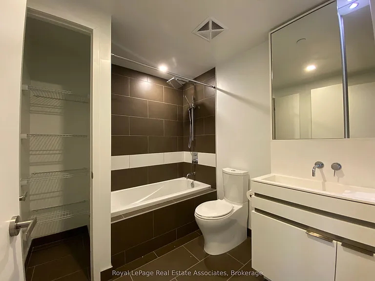 197 Yonge St #1207 — Photo 11