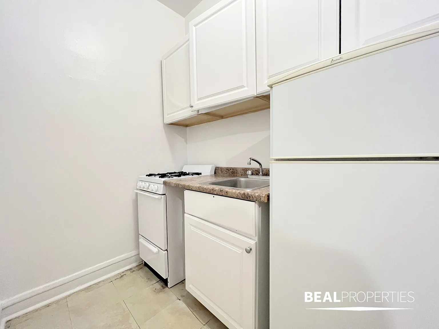 2827 N Burling — Photo 3