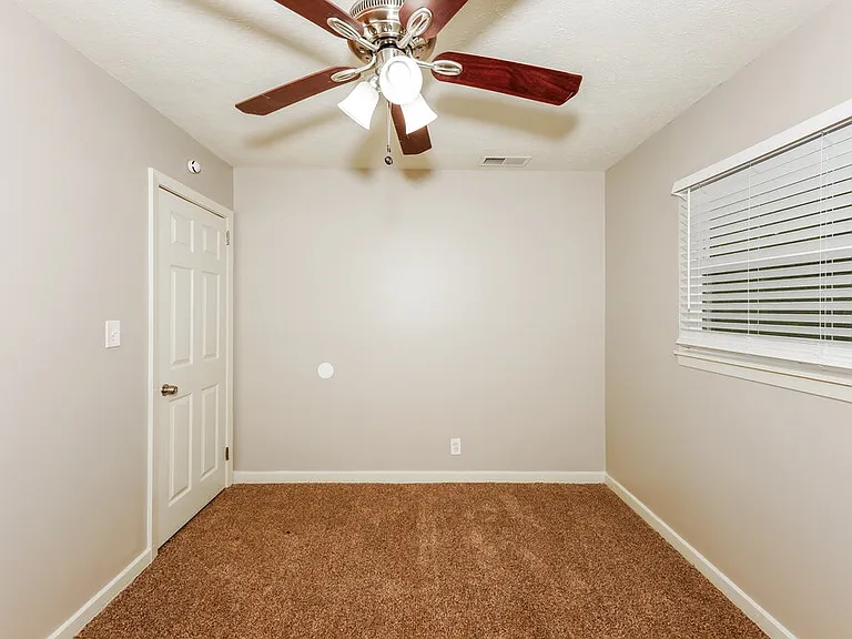 1722 Rogina Dr — Photo 9