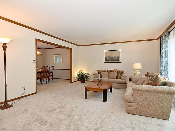 4th image of 2316 E Barberry Ct