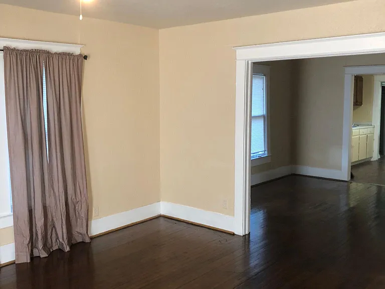 822 Hollywood Ave — Photo 2