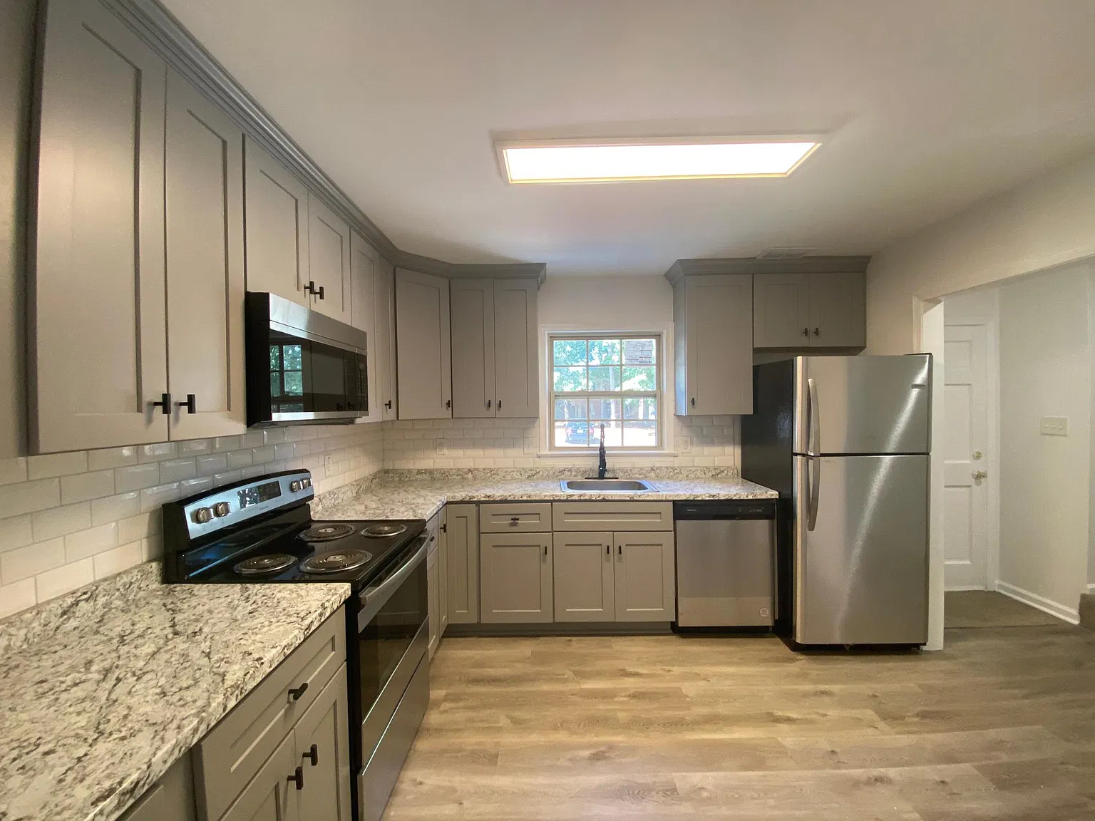 3 bed, 1360 sqft, $1,850 — Photo 4