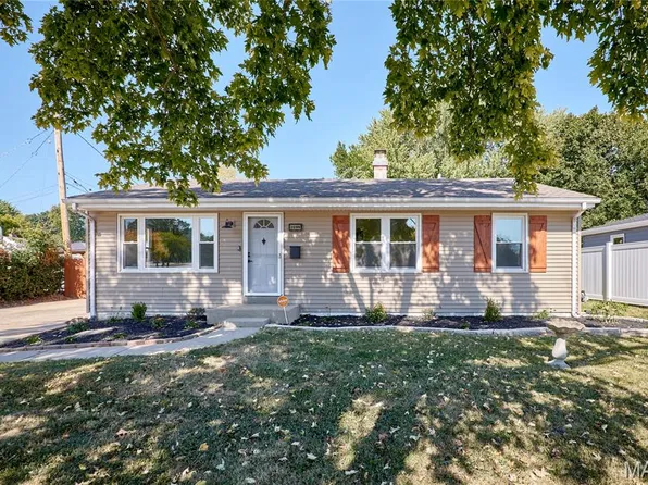 209 N Duchesne Dr, Saint Charles, MO 63301