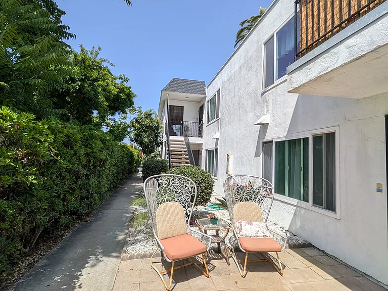4867 Santa Cruz Ave #4 — Photo 16