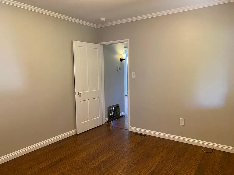1610 Winona Ave — Photo 22