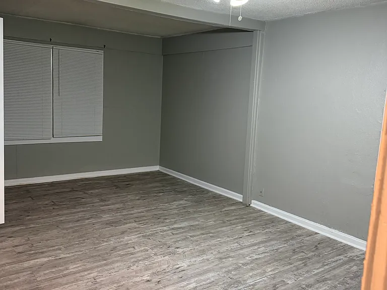 2331 N Prince St — Photo 2