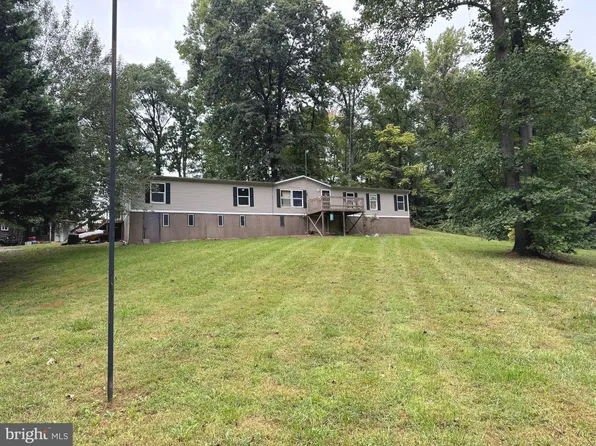 826 Frontier Dr, Bunker Hill, WV 25413