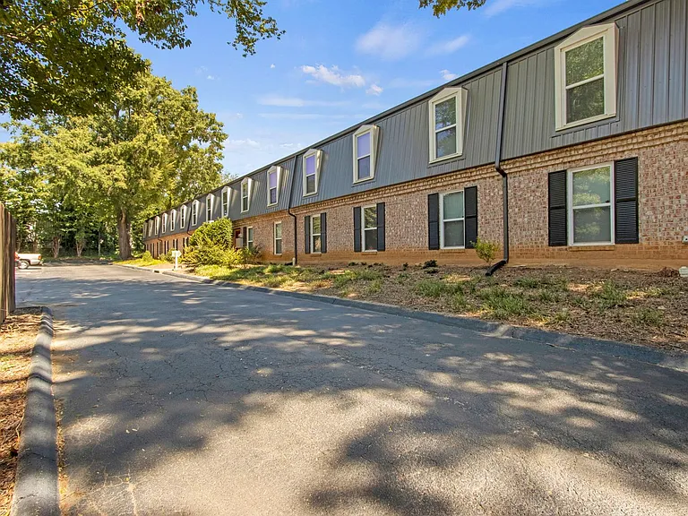 Hickory Ridge Apartments — Photo 26