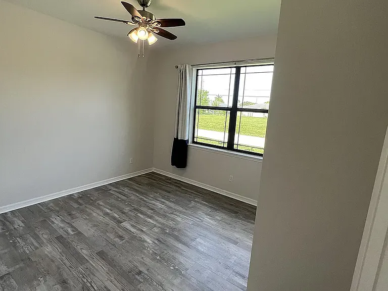 511 NE 19th Pl — Photo 15
