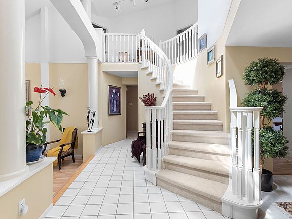 2nd image of 2905 Cliffrose Cres
