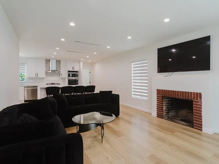 8119 Shadyglade Ave — Photo 15
