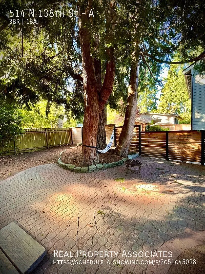 Charming Shoreline Home — Photo 3