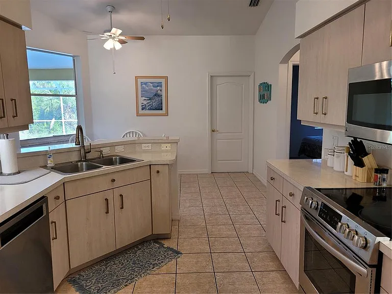 72 Long Meadow Ct — Photo 9