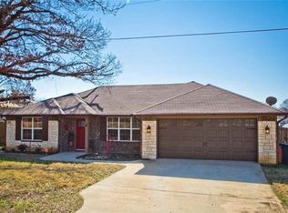 908 N College St, Lindale, TX 75771