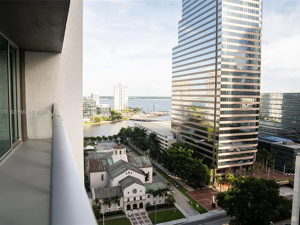 500 Brickell Ave #1910