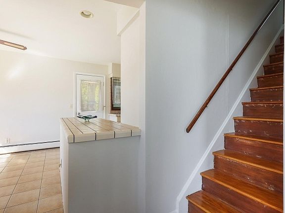 4th image of 34 Arch St