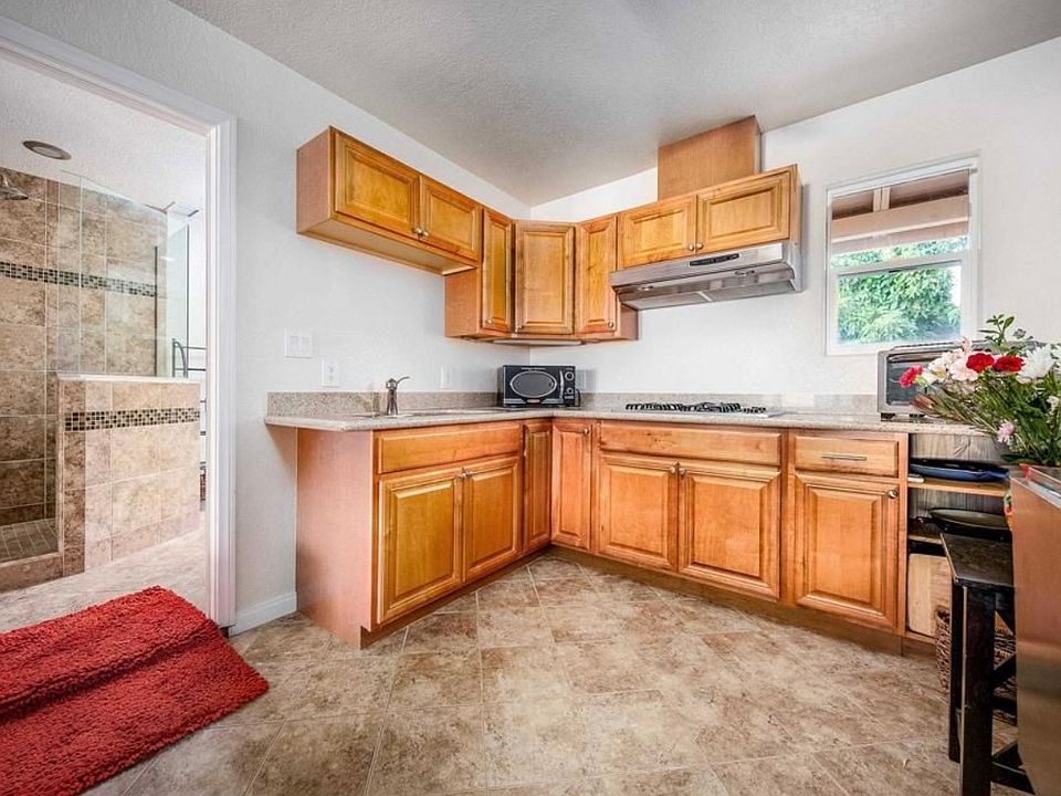 2nd image of 28672 Sunset Rd