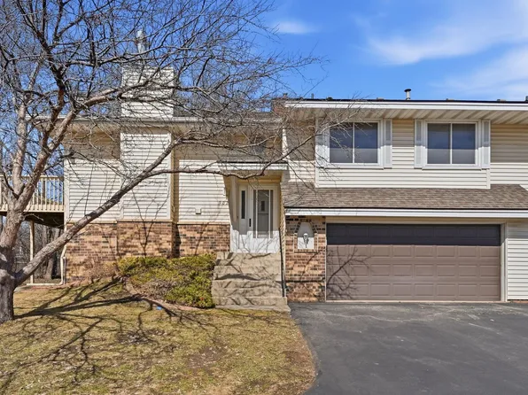 902 Evergreen Dr, Burnsville, MN 55337