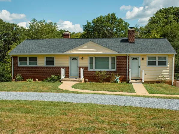 304 School Rd, Hurt, VA 24563