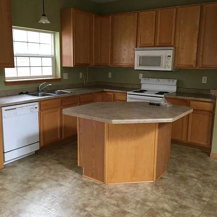 2nd image of 12284 69th Ln NE