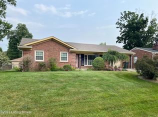 1912 Janlyn Rd, Jeffersontown, KY 40299