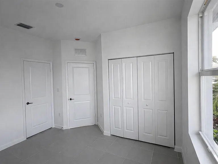 2766945 SW 15578th Ct — Photo 4