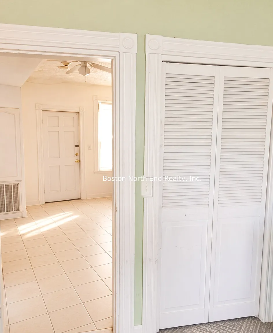 304 Hanover St — Photo 4