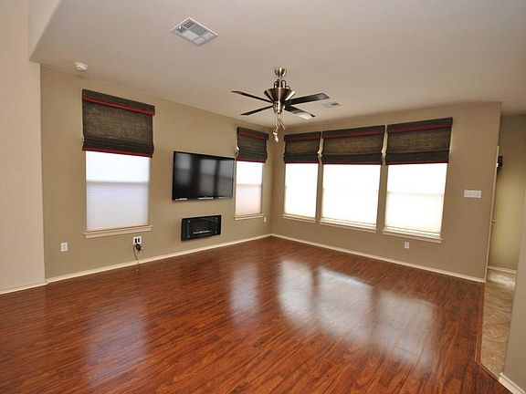 4th image of 2410 Great Oaks Dr APT 101